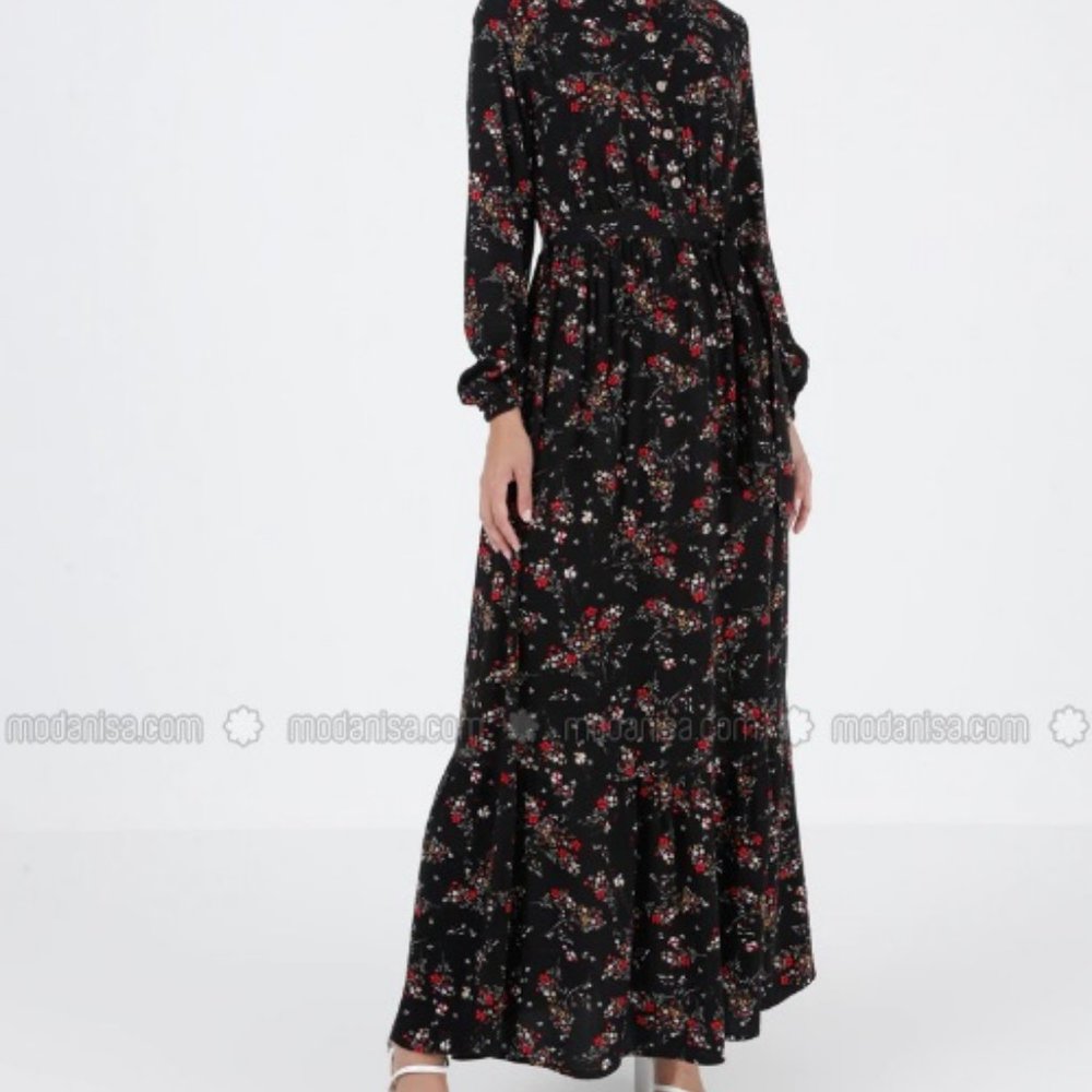 NWOT Zenane Floral Crew Neck Unlined Modest Dress - Black